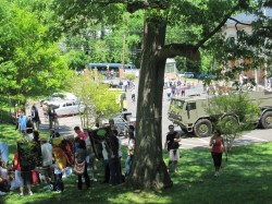 T77aT87CzechEmbassyWashington2011Crowd